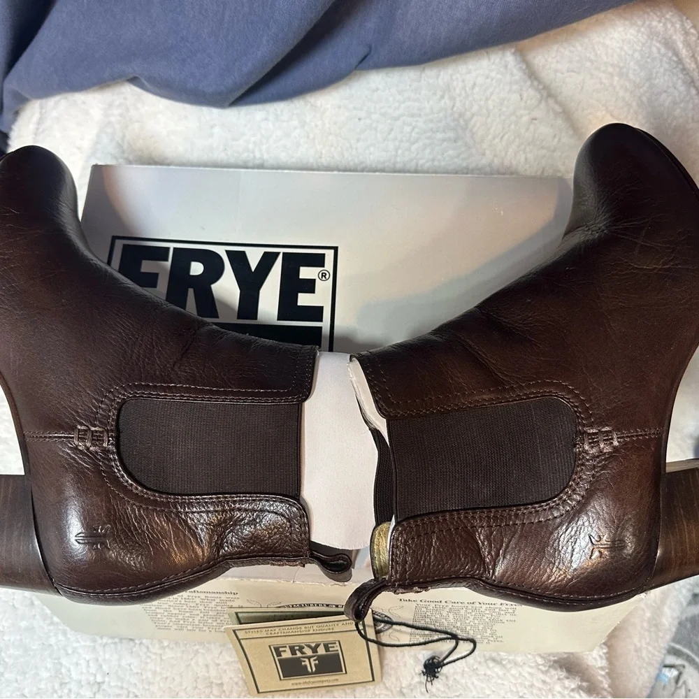 Frye Stella Chelsea Short Dark Brown Leather Boots Size 8
